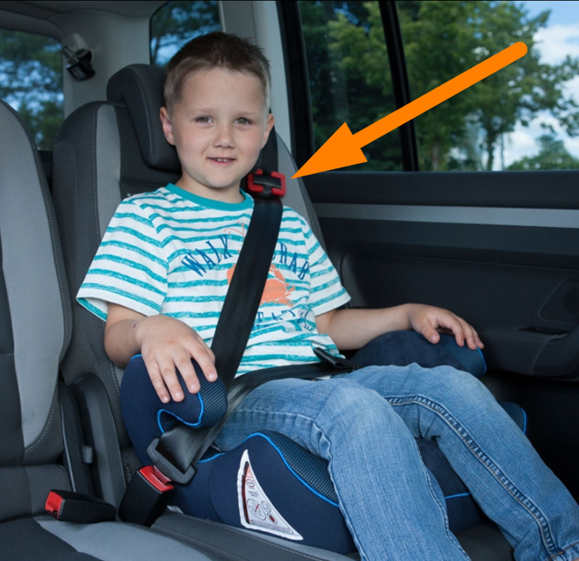 Перевозка детей в бустере в автомобиле